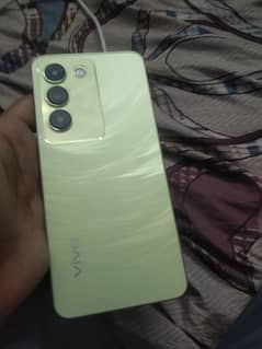 vivo y100 15 days used h pase chaheye with box charger  no open
