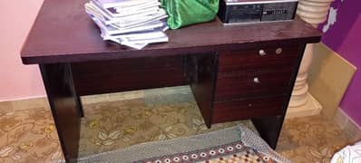 Office table fresh condition 10/9