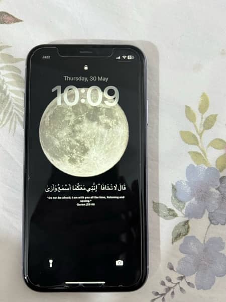 Iphone 11 IN PERFECT CONDITION LOOKS LIKE JUST NEW 1