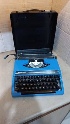 vintage 1970s Silver Reed typewriter