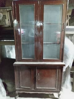 show case in good condition