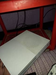 selling my like new xbox one s nice crystal like condition