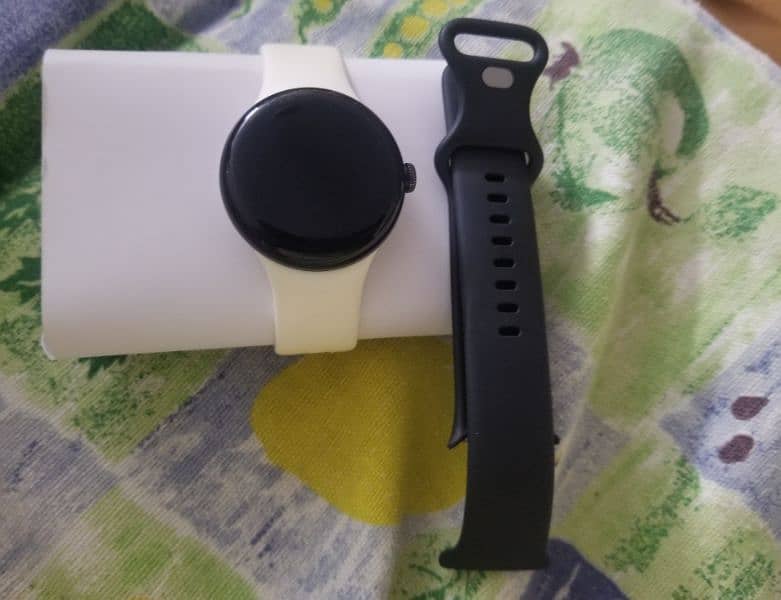 Google Pixel Watch NEW ( fitbit ) with box 0