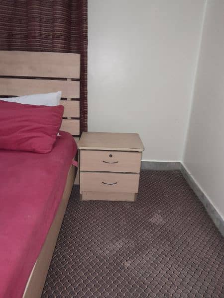 Bed with matress, 2 side small drawer and 1 dressing table 3