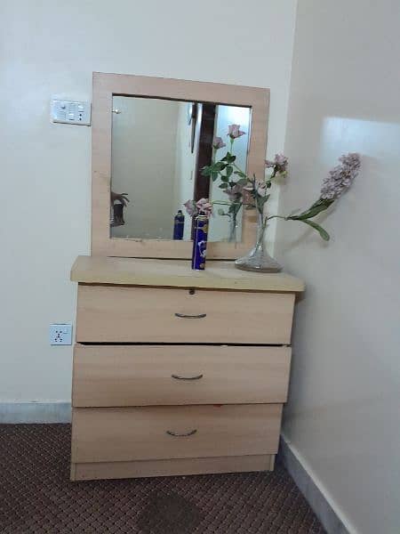 Bed with matress, 2 side small drawer and 1 dressing table 4