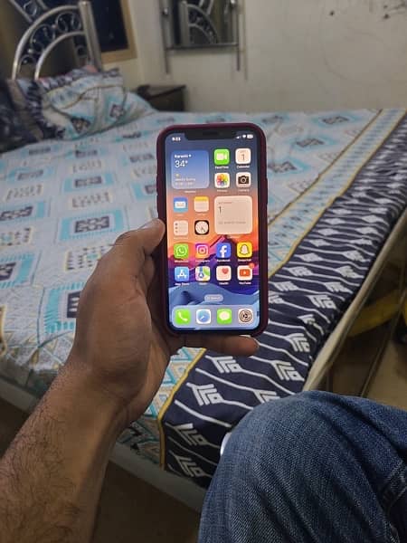 iphone xs 256 gb mint condition pta approved no any fault 2