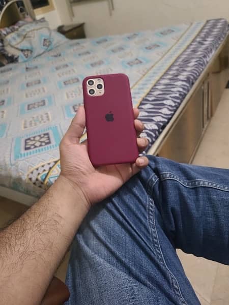 iphone xs 256 gb mint condition pta approved no any fault 4