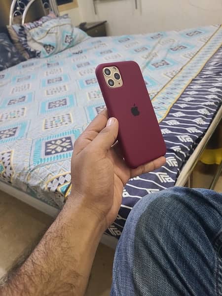 iphone xs 256 gb mint condition pta approved no any fault 5