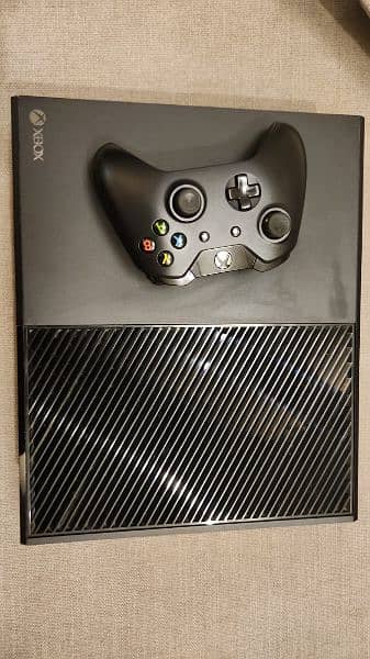 Xbox one 1 Tb with Original Controller & 4 Discs 1