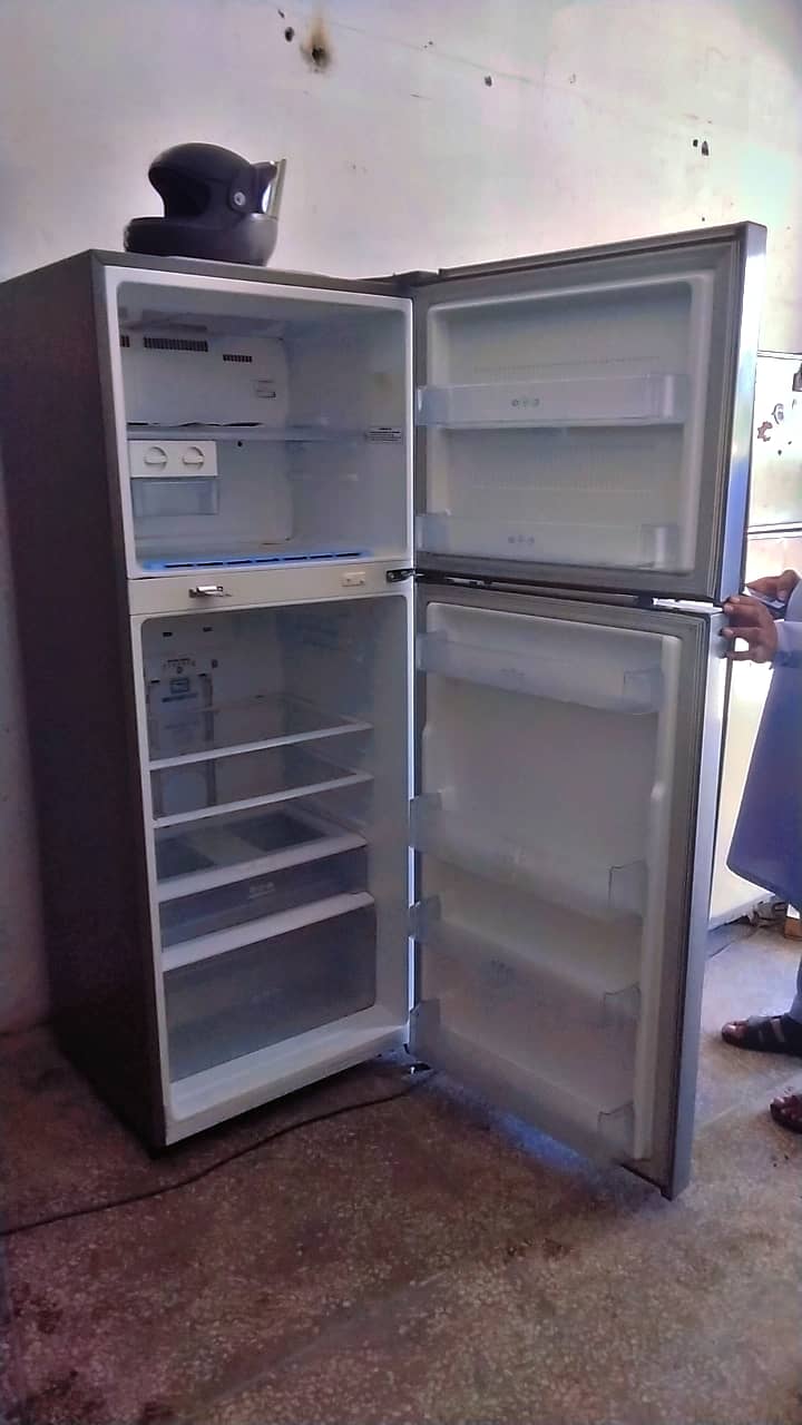 LG inverter fridge genuine condition 2