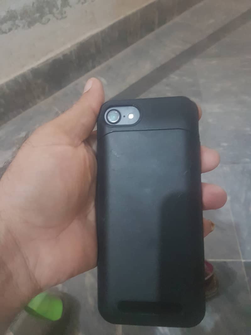 Apple IPhone 7 pta approved 5