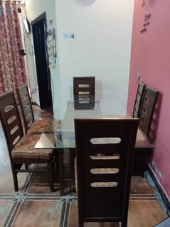 good condition dinning table