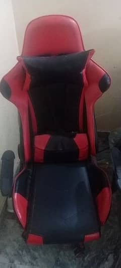 gaming chair used 6/10 condition