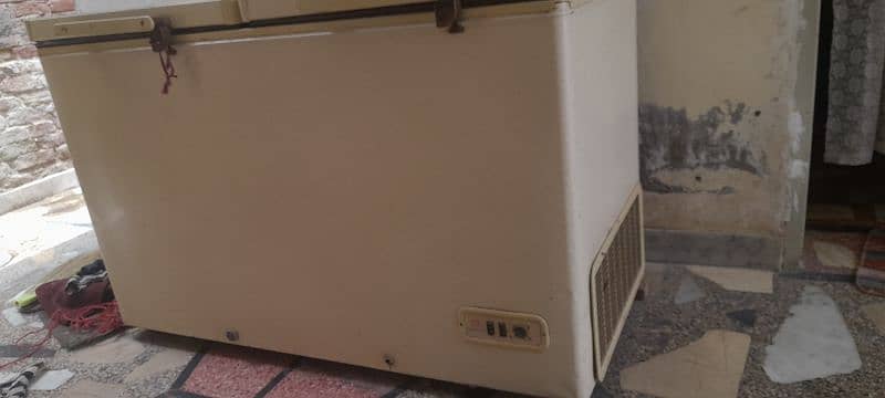 dawlance deep freezer for sale just in 45000/_ 4