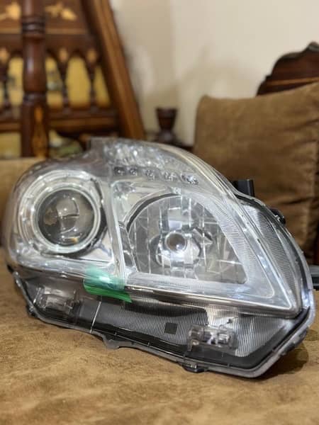 Toyota prius headlight for sale 0