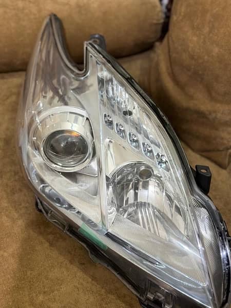 Toyota prius headlight for sale 1