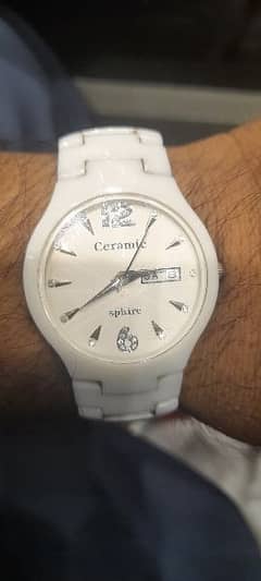it's so atractive white ceramice stone and scratch less watch
