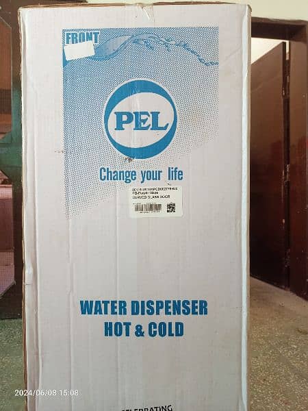 PEL water dispenser with curved glass 2