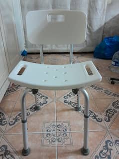 Bathroom chair with height adjustment for elderly/immobile patients