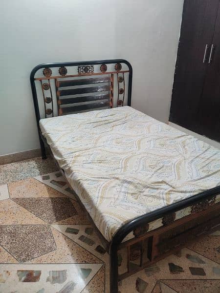 Single bed 0