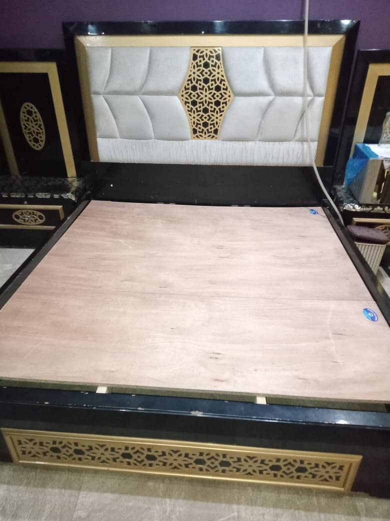 Bed, Dressing with Makeup Chair & Side tables Look like New for Sale 0