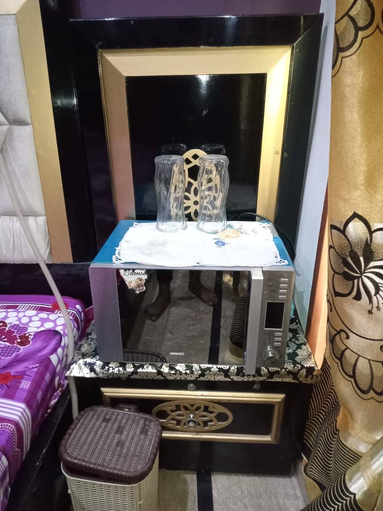 Bed, Dressing with Makeup Chair & Side tables Look like New for Sale 2