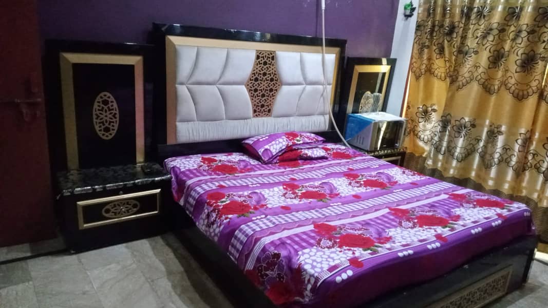Bed, Dressing with Makeup Chair & Side tables Look like New for Sale 6