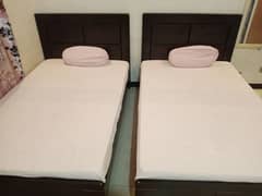 2 Beds with Mattress