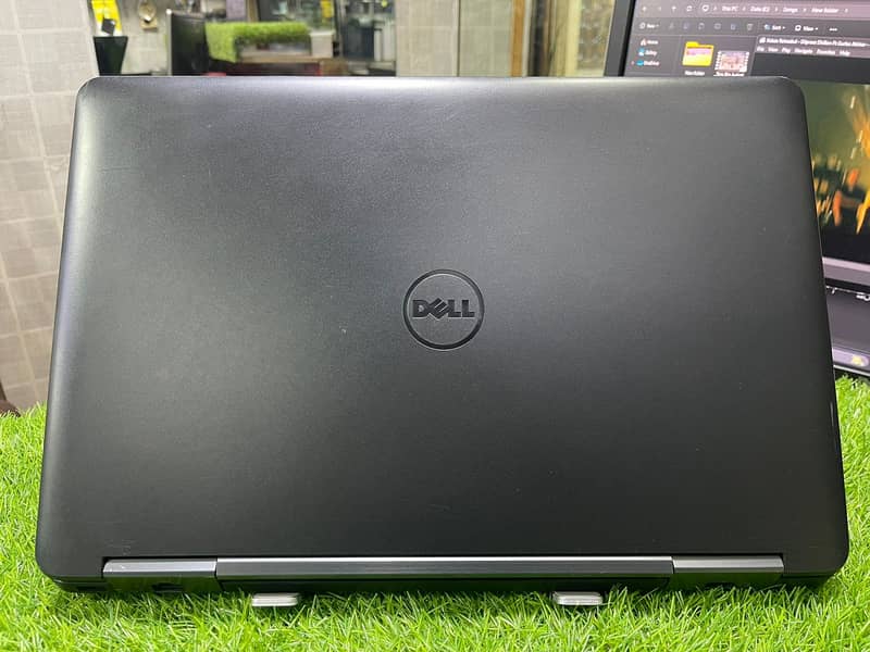 Dell Latitude E5540 (02 GB Dedicated Card) 1