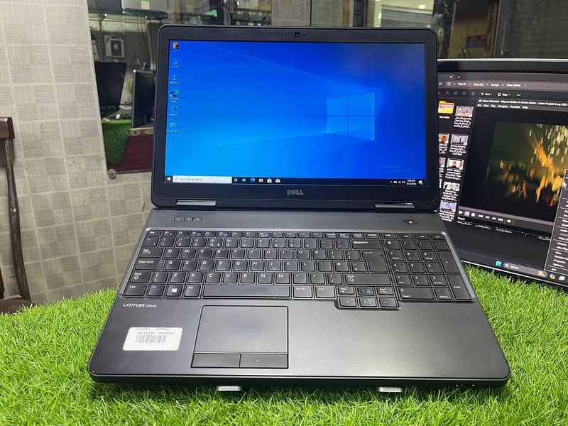 Dell Latitude E5540 (02 GB Dedicated Card) 2