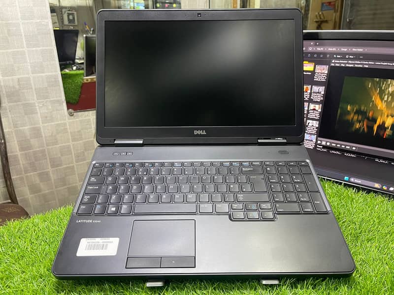 Dell Latitude E5540 (02 GB Dedicated Card) 4