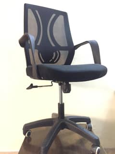 5 Office Chairs / Revolving / Computer chairs / Mesh Chairs
