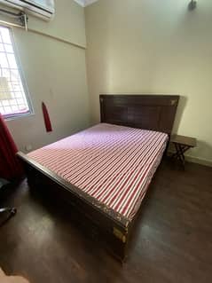 QUEEN SIZE BED FOR SALE W/out MATTRESS