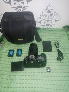Canon 60d camera. 35.135 lenz. 2 battery. 16GB card. And Bag.
