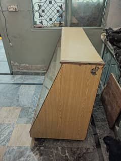 Elegant Wood Counter for Sale - Perfect for Homes & Businesses