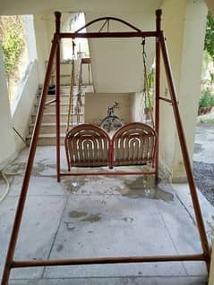Metallic swing for indoor or outdoor use