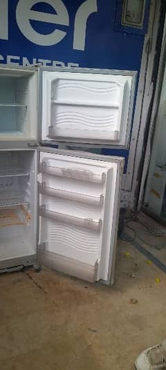 dawlance midime size fridge for sell