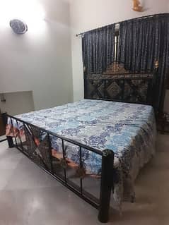 Iron bed in good condition call on number ( Ad read krein)