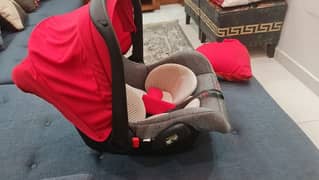 baby carrycot /car seat