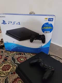 Ps4 slim 1tb with controllers and box