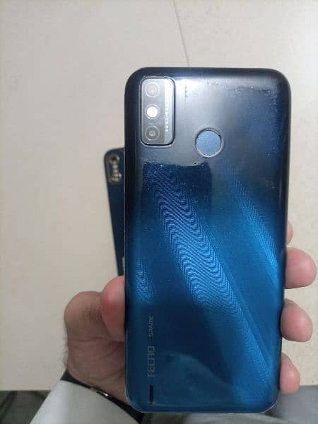 Tecno spark 6go.    4/64 3