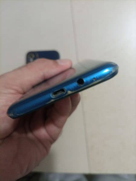 Tecno spark 6go.    4/64 4