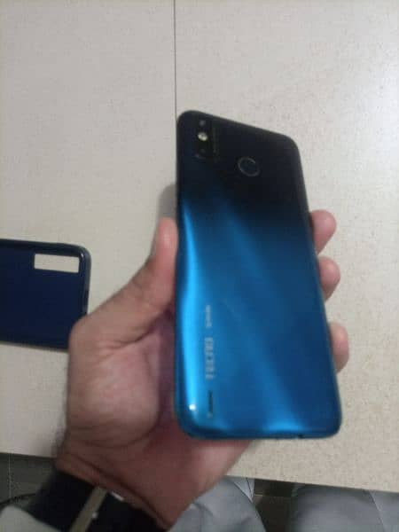 Tecno spark 6go.    4/64 6