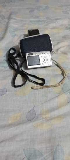 *antique camera's available full set . . . .