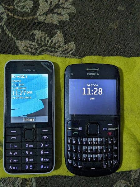 Nokia 208 aur Nokia c3 1