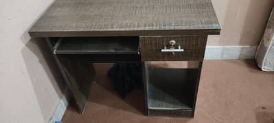 WOODEN COMPUTER TABLE WITH DRAWER AND KEYS