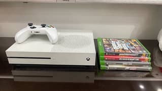 Xbox One S 500 GB 10/10 condition with BOX and Games