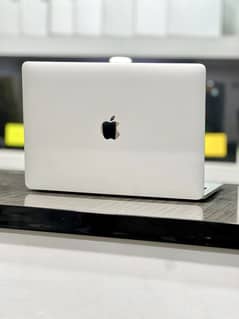 MacBook Pro 2020 || Core I7 ||16/512 Touchbar