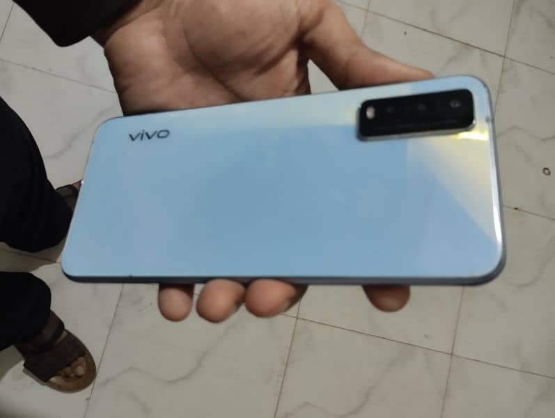 vivo y20  64gb  siraf Pannal change hai. Mobil Abe bilkol theek chalta 4