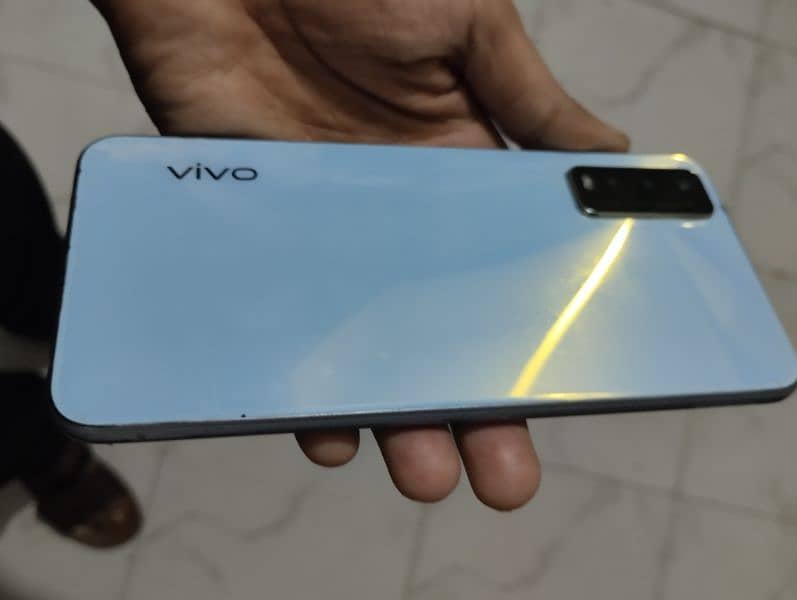 vivo y20  64gb  siraf Pannal change hai. Mobil Abe bilkol theek chalta 5